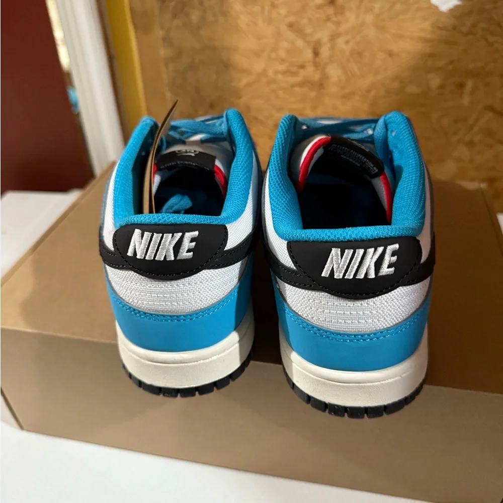 Nike Men's Dunks - Picture 3 of 6